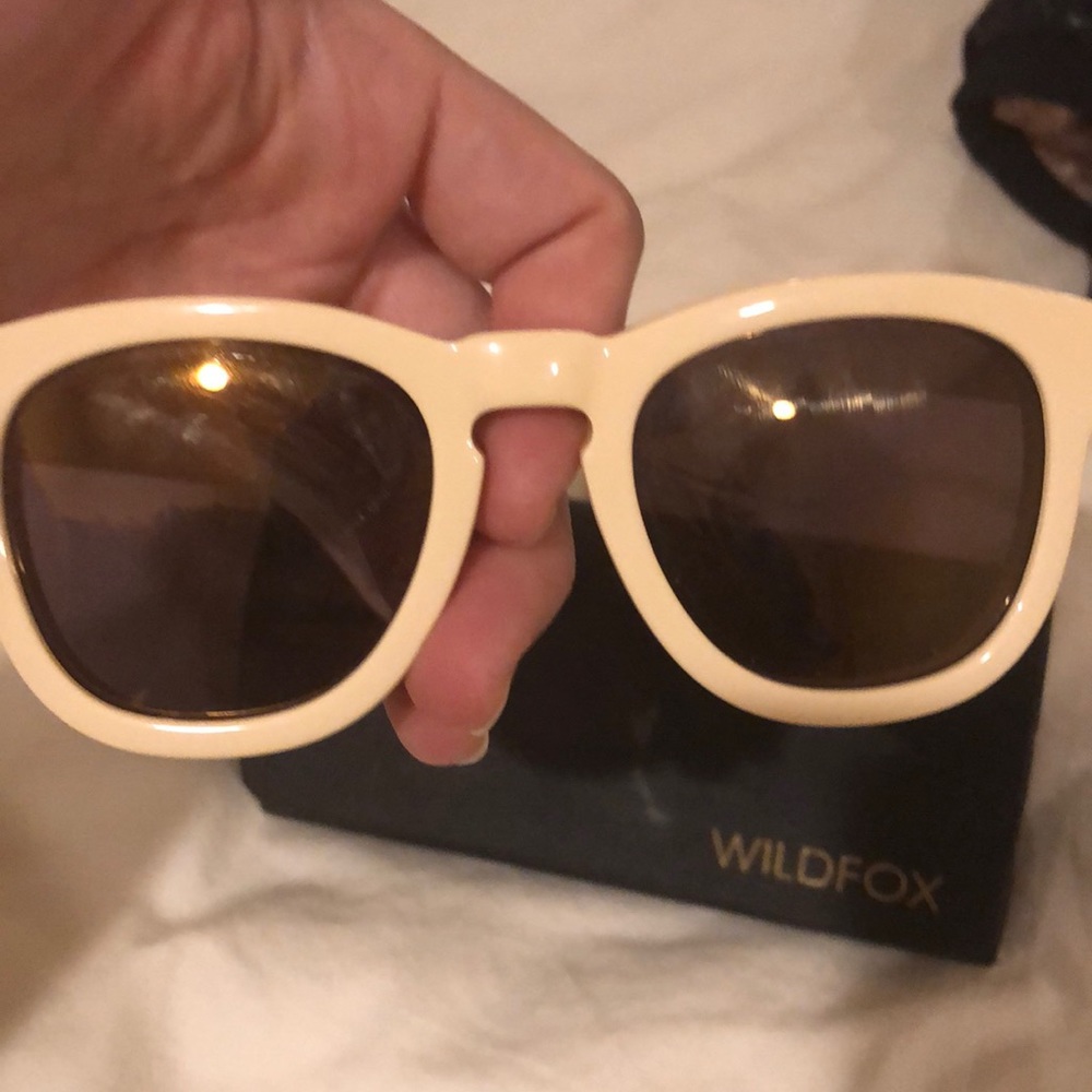 Wild fox classic fox sunnies in perfect shape